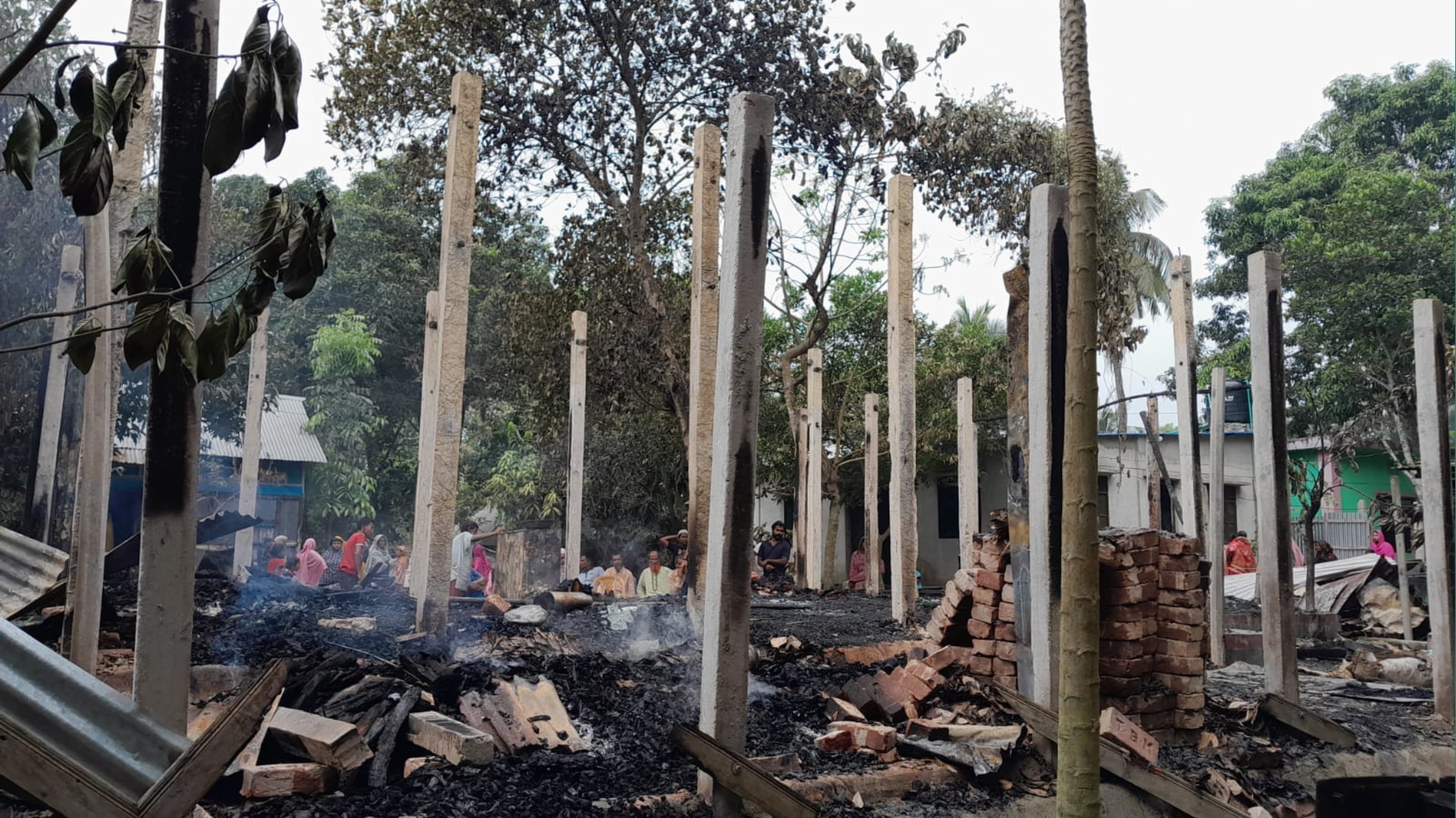 মতলব উত্তরে অগ্নিকাণ্ডে ৩ টি ঘর পুড়ে ছাই : নিঃস্ব একটি পরিবার