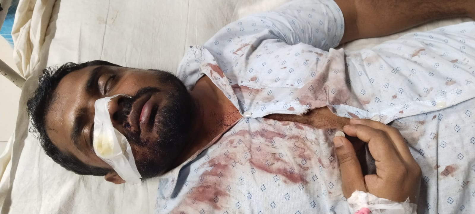 ইচলীতে বসতবাড়ি ও ব্যবসায়ী প্রতিষ্ঠানে হামলা লুটপাট