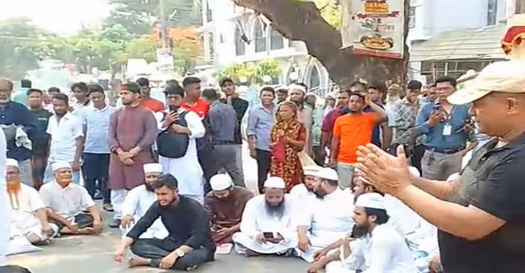 আওয়ামী লীগ নিষিদ্ধসহ তিন দাবিতে 'চাঁদপুর ব্লকেড’ কর্মসূচি পালন