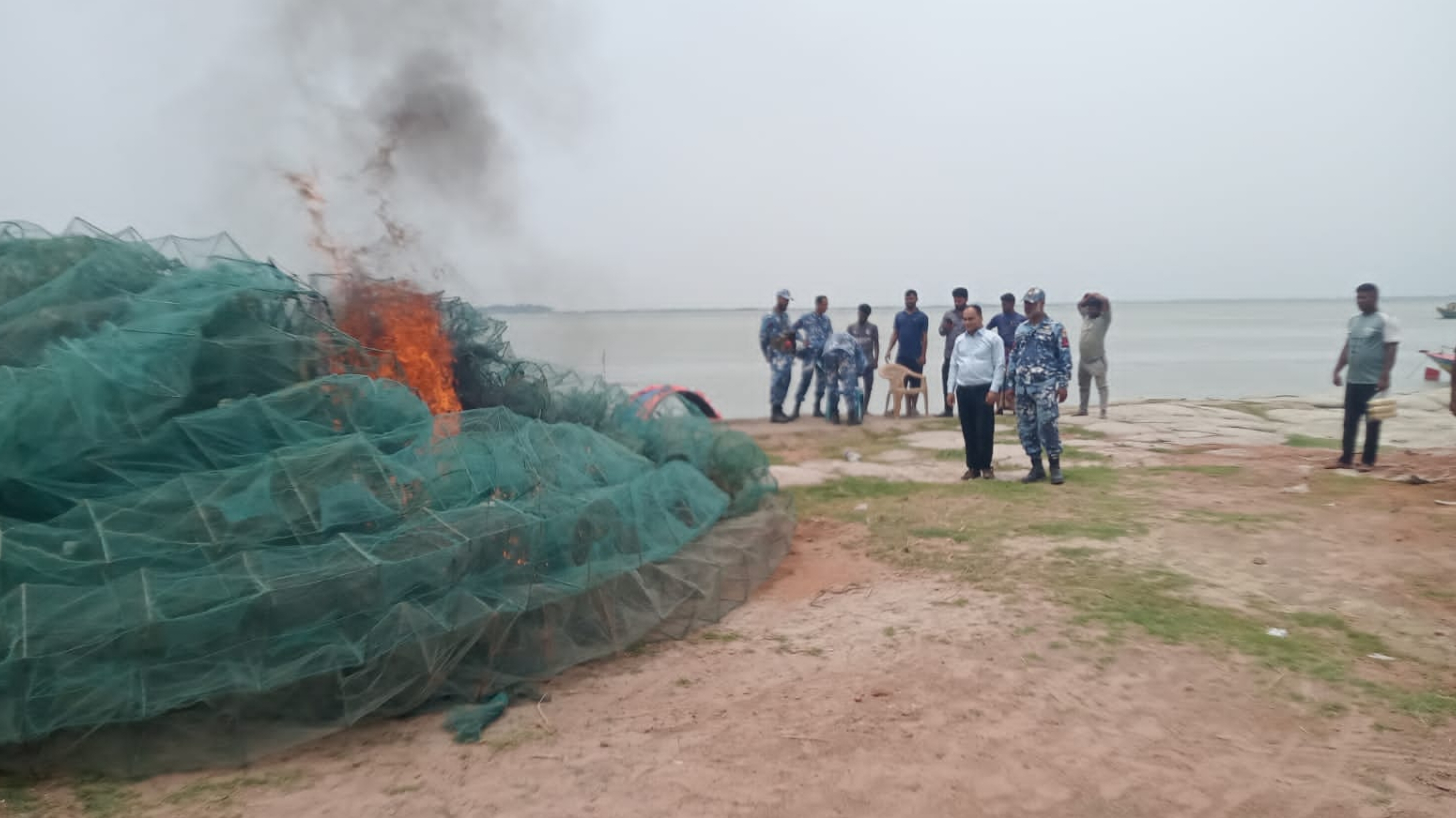 মতলব উত্তরে নদীতে অভিযানে ৩শ' চায়না দুয়ারী চাঁই আটক