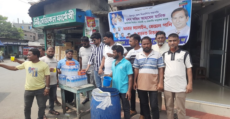 চাঁদপুর পৌর স্বেচ্ছাসেবক দল ২নং ওয়ার্ড শাখার শরবত বিতরণ