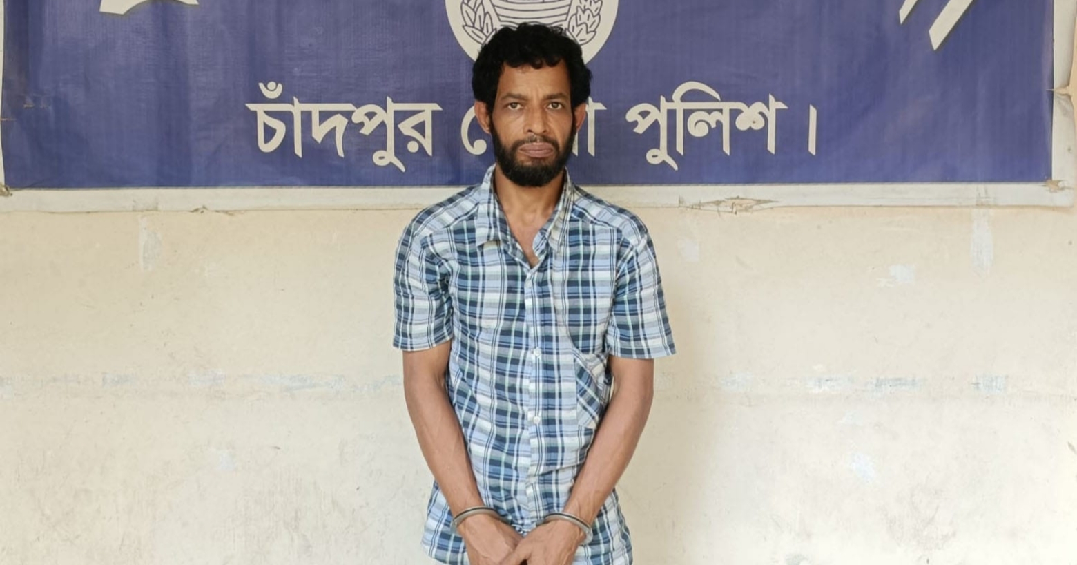 ফরিদগঞ্জে দেড় কেজি গাঁজাসহ যুবক আটক