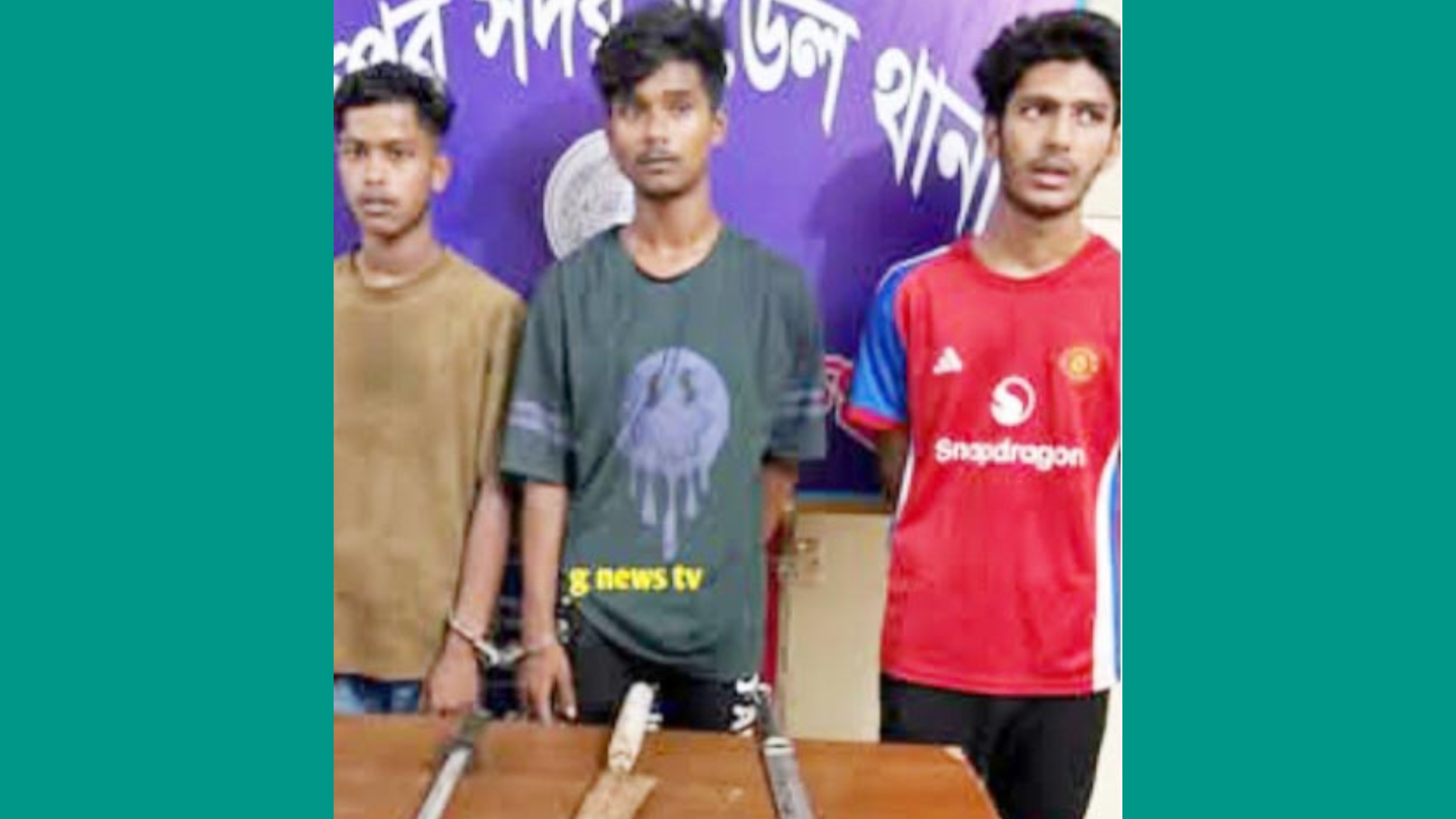 যৌথবাহিনীর অভিযানে দেশীয় অস্ত্রসহ তিন কিশোর আটক