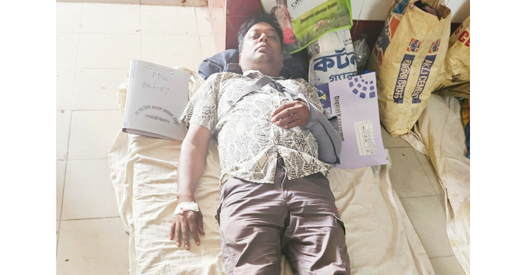 মতলব দক্ষিণে ব্যবসায়ীর ওপর কিশোর গ্যাংয়ের হামলা ।। আটক ২