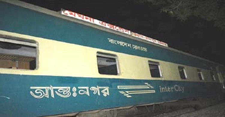 দক্ষিণাঞ্চলের যাত্রীদের অবর্ণনীয় দুর্ভোগ