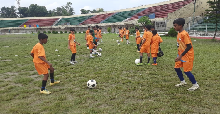 চাঁদপুরে মাসব্যাপী ফুটবল, সাঁতার ও অ্যাথলেটিক প্রশিক্ষণ উদ্বোধন