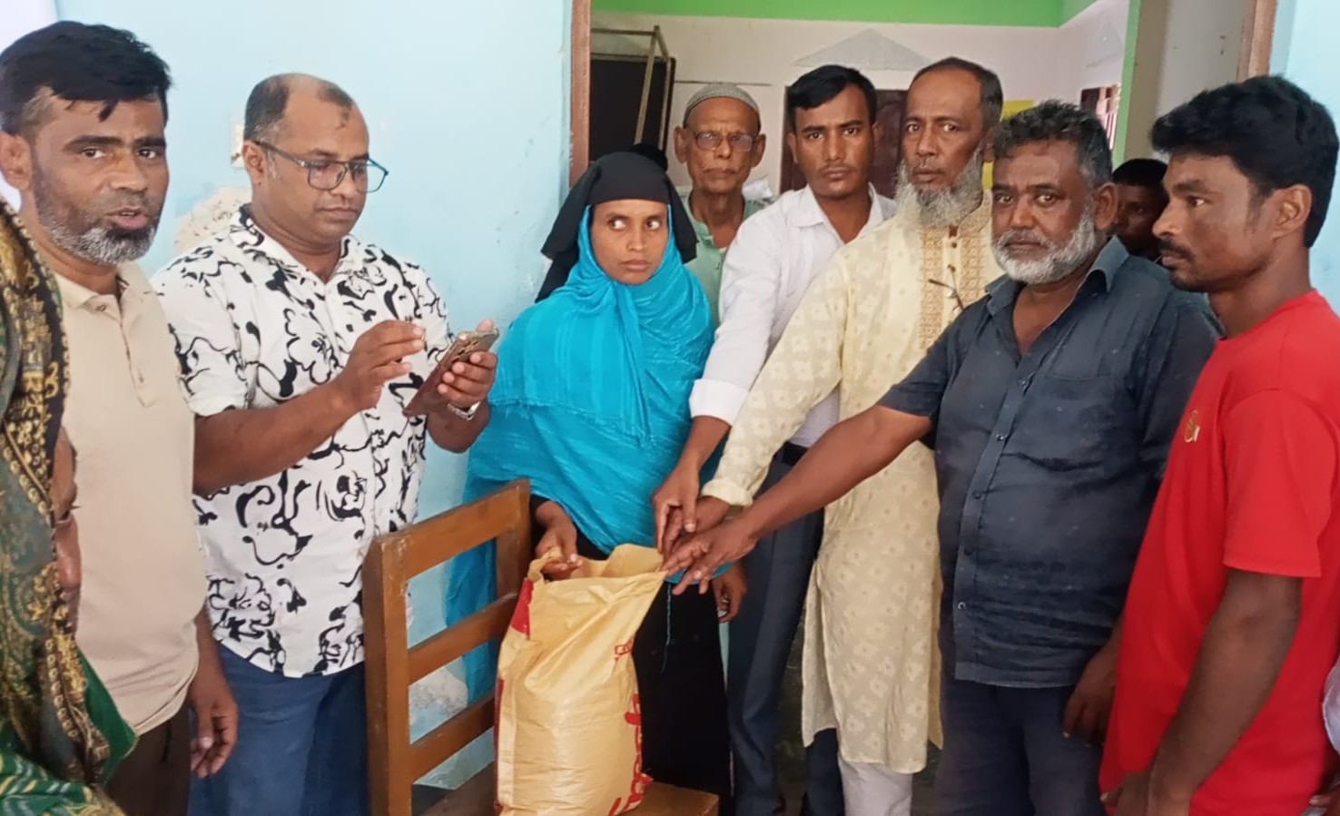 মতলব উত্তরের দুর্গাপুর ইউনিয়নে ভিজিএফের চাল বিতরণ