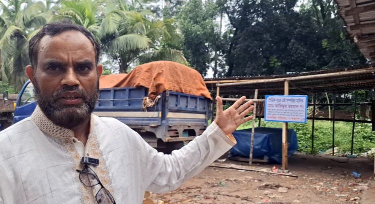 ফরিদগঞ্জের রূপসায় পৈত্রিক সম্পত্তি হারানোর শঙ্কায় প্রবাসী আরিফ