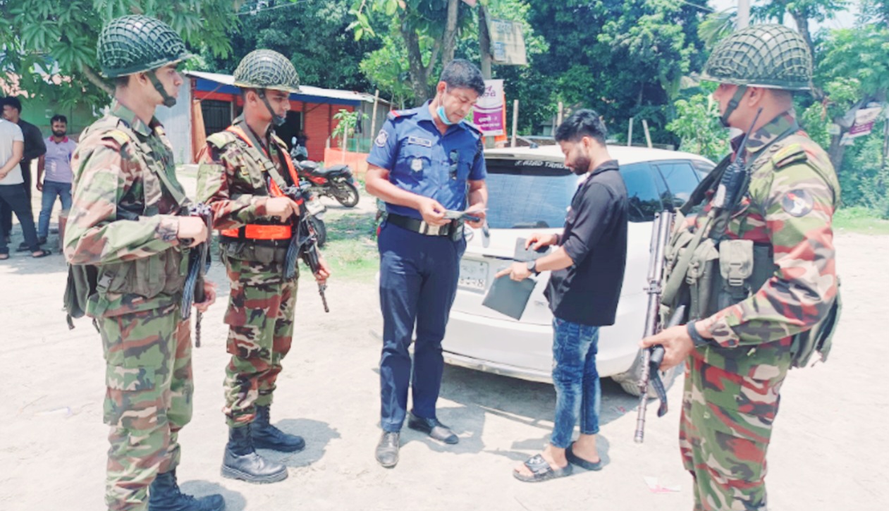 ফরিদগঞ্জে ৬০ যানবাহনে যৌথ বাহিনীর তল্লাশি