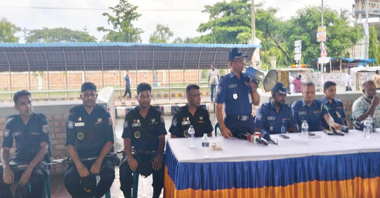 র্যাব-ডিবি পরিচয়ে ডাকাতি প্রতিরোধে শ্রীনগরে পরিবহন শ্রমিকদের নিয়ে নিরাপত্তা সভা