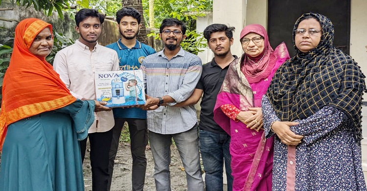 চাঁদপুর রোটার্যাক্ট ক্লাবের পানির ফিল্টার প্রদান