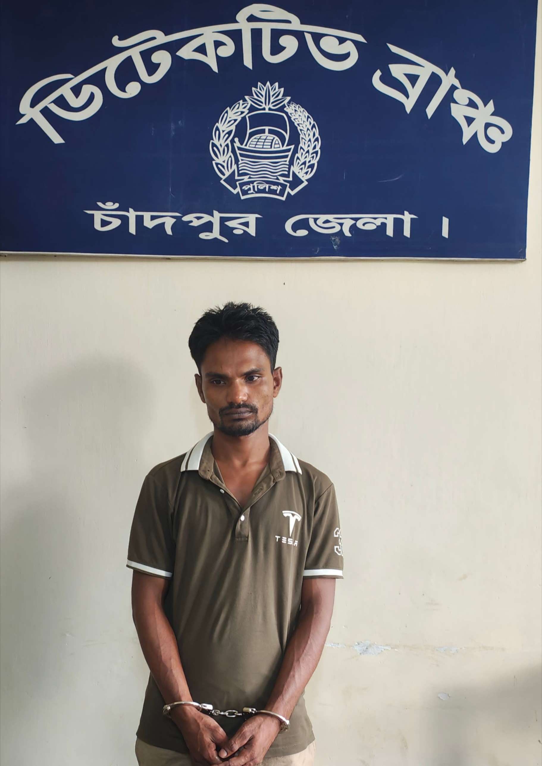 ডিবি পুলিশের হাতে মাদকসহ মাদক ব্যবসায়ী গ্রেফতার