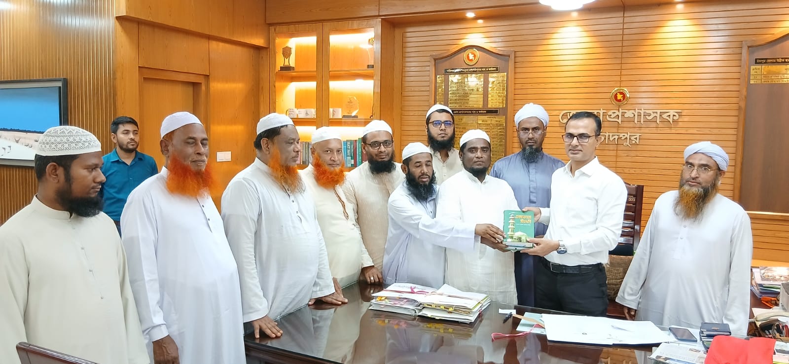 জেলা প্রশাসকের সাথে ইসলামী আন্দোলন জেলা নেতৃবৃন্দের সাক্ষাৎ