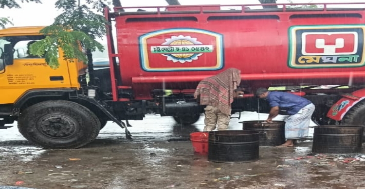 চুরি করে তেল বিক্রি করা যাদের নেশা…