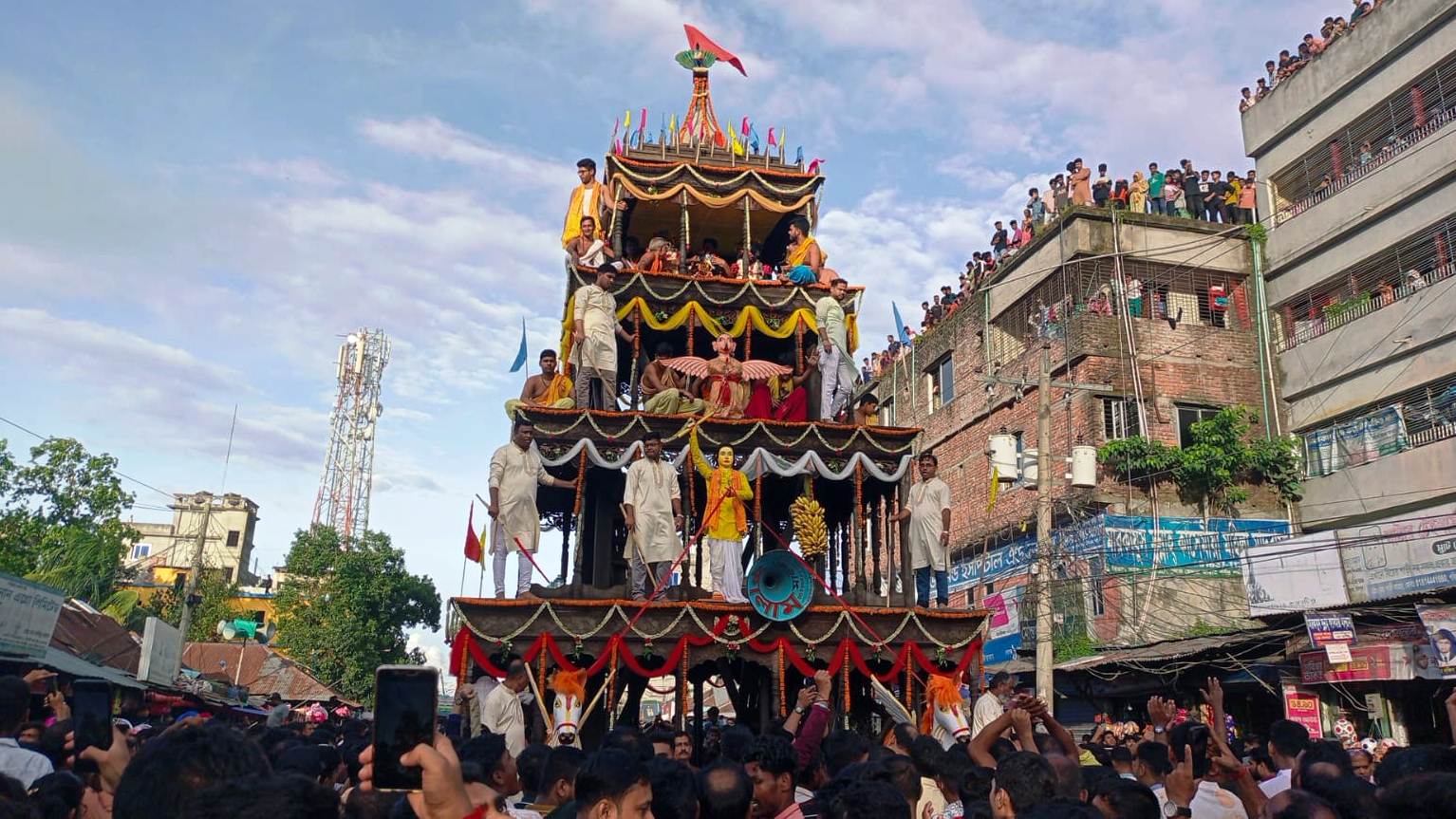 সাচারে লাখো ভক্তের অংশগ্রহণে উল্টোরথ উৎসব সম্পন্ন