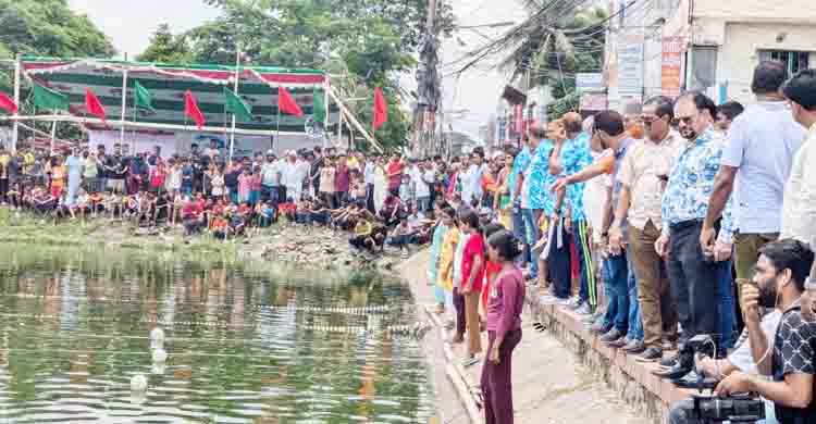 চাঁদপুর রেলওয়ে লেকে সাঁতার প্রতিযোগিতা