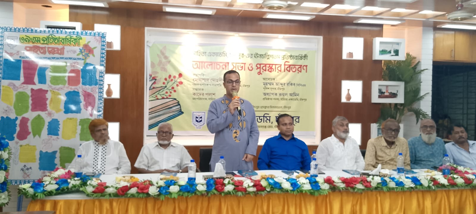 কবি এবং লেখকরা ঘুনে ধরা সমাজকে সঠিক পথ দেখাতে পারে ..............মোহাম্মদ মোহসীন উদ্দিন