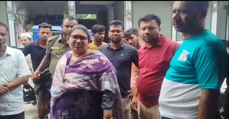 শাহরাস্তির অগ্নিকাণ্ডে ক্ষতিগ্রস্ত সাহেব বাজার পরিদর্শনে ইউএনও