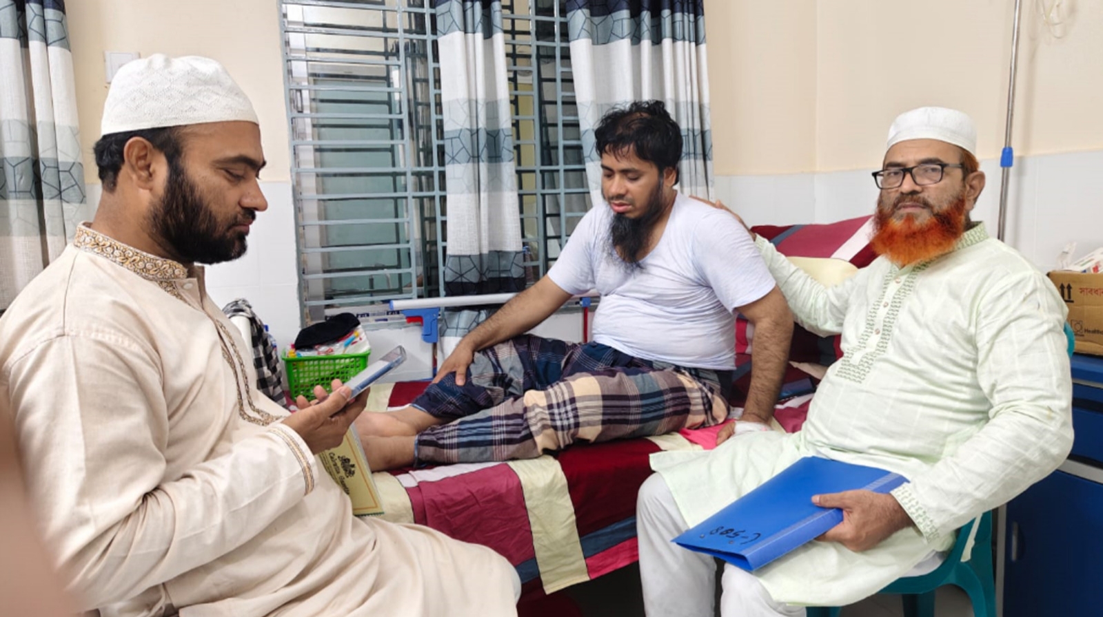 সাংবাদিক আকিবের অসুস্থতার খোঁজখবর নিলেন জামায়াত নেতৃবৃন্দ