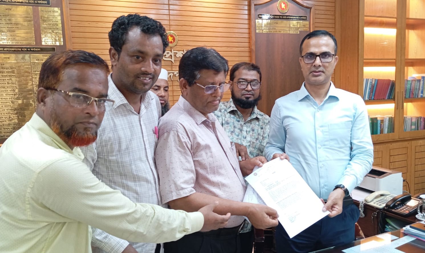 চাঁদপুর জেলা মাধ্যমিক সহকারী শিক্ষক সমিতির স্মারকলিপি