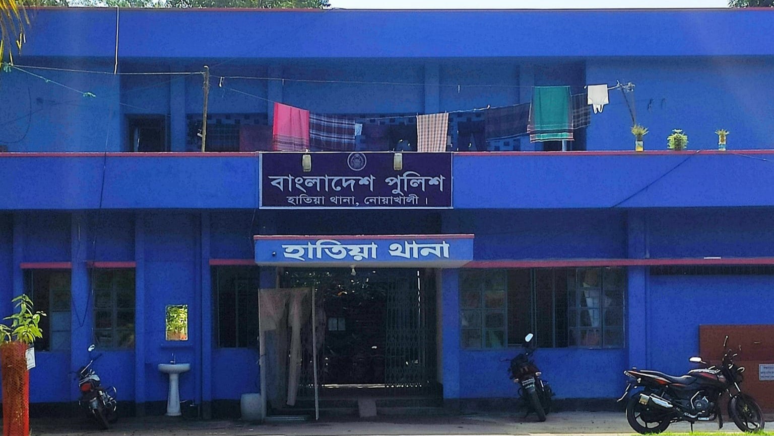 মেঘনায় কোস্টগার্ড সদস্যের মাথা ফাটালো জেলেরা