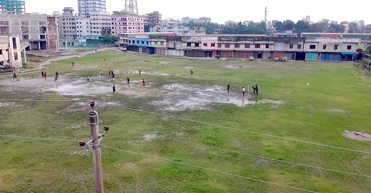 চাঁদপুর আউটার স্টেডিয়ামে ড্রেন নির্মাণ শেষ হলেও খেলাধুলায় স্বাচ্ছন্দ্য ফেরেনি
