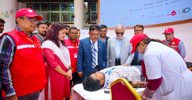 ড্যাফোডিল ইউনিভার্সিটিতে রক্তদান কর্মসূচি