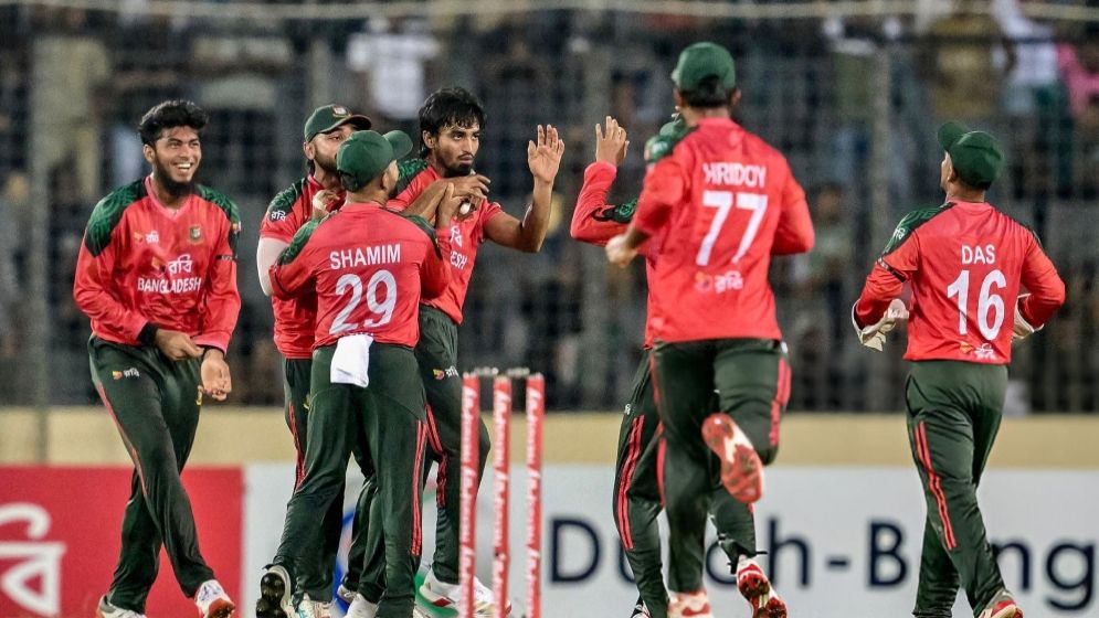 শোকের দিনে সিরিজ জয়ে হাসি ফোটালো ক্রিকেটাররা