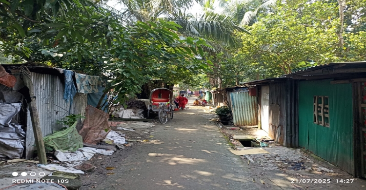 বিদ্যুৎ ও বিশুদ্ধ পানির অভাবে দুর্বিষহ জীবনযাপন