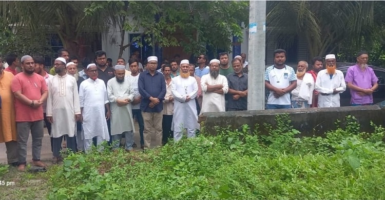 হাজীগঞ্জে ব্যারিস্টার কামালের গণসংযোগ ও প্রয়াত নেতৃবৃন্দের কবর জিয়ারত