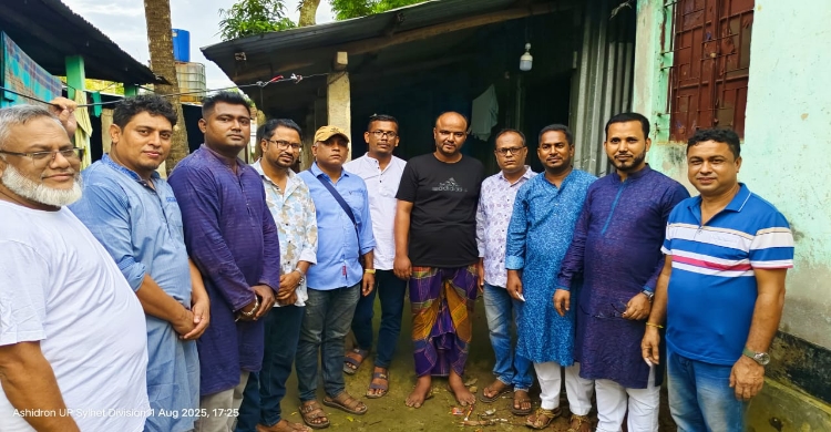শ্রীমঙ্গলে সড়ক দুর্ঘটনায় আহত বিএনপি কর্মীর পাশে হাজী মুজিব