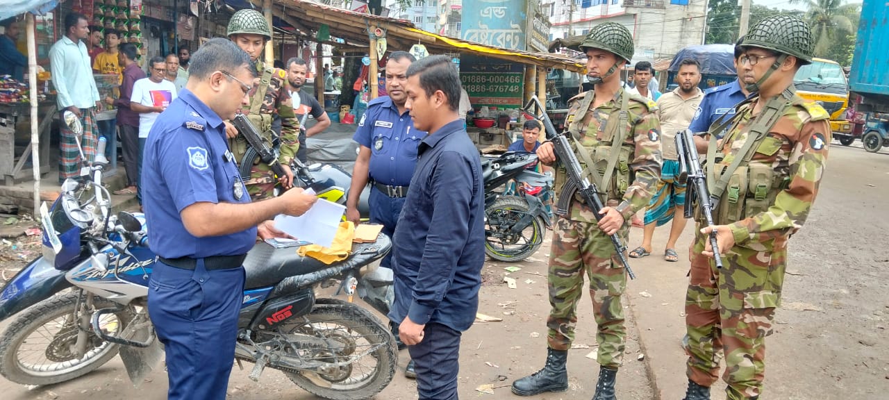 হাজীগঞ্জে ১৪৭ গাড়ি চেক করেছে যৌথবাহিনী