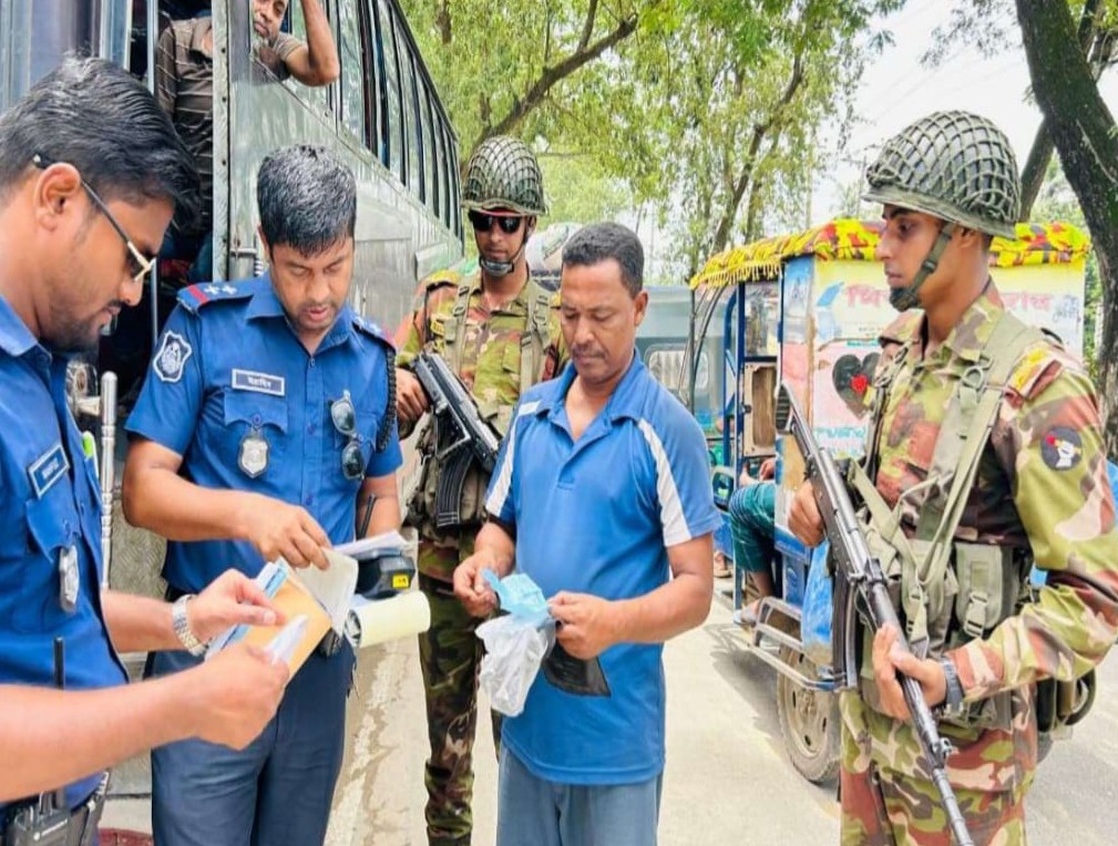 তিন উপজেলায় সড়কে যৌথবাহিনীর চেকপোস্ট