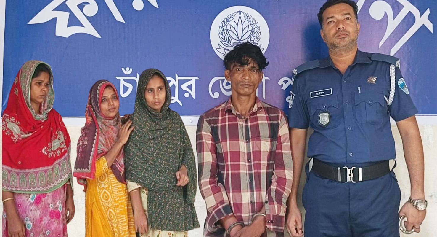 ফরিদগঞ্জে সাজাপ্রাপ্ত আসামিকে ধরতে গিয়ে হামলার শিকার পুলিশ, নারীসহ আটক ৪