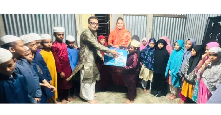মাদ্রাসার শিক্ষার্থীদের মাঝে 'বিজয়ী'র পানির ফিল্টার বিতরণ