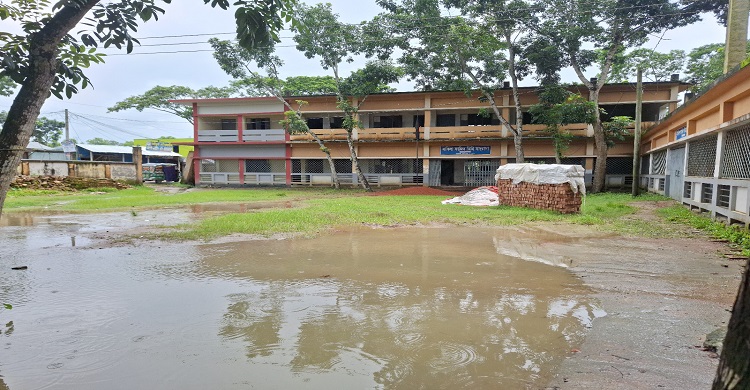হাজীগঞ্জের বেশির ভাগ মাদরাসায় খেলার মাঠ নেই