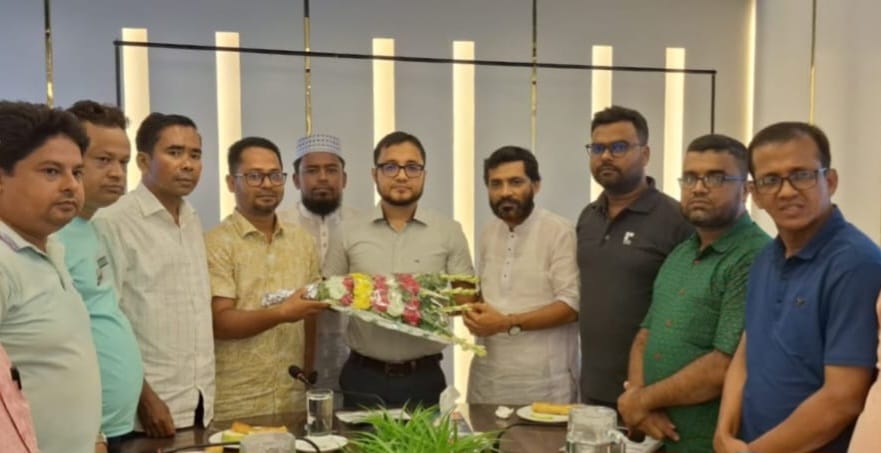 উপজেলা নির্বাহী কর্মকর্তার সাথে হাজীগঞ্জ প্রেসক্লাব নেতৃবৃন্দের মতবিনিময়