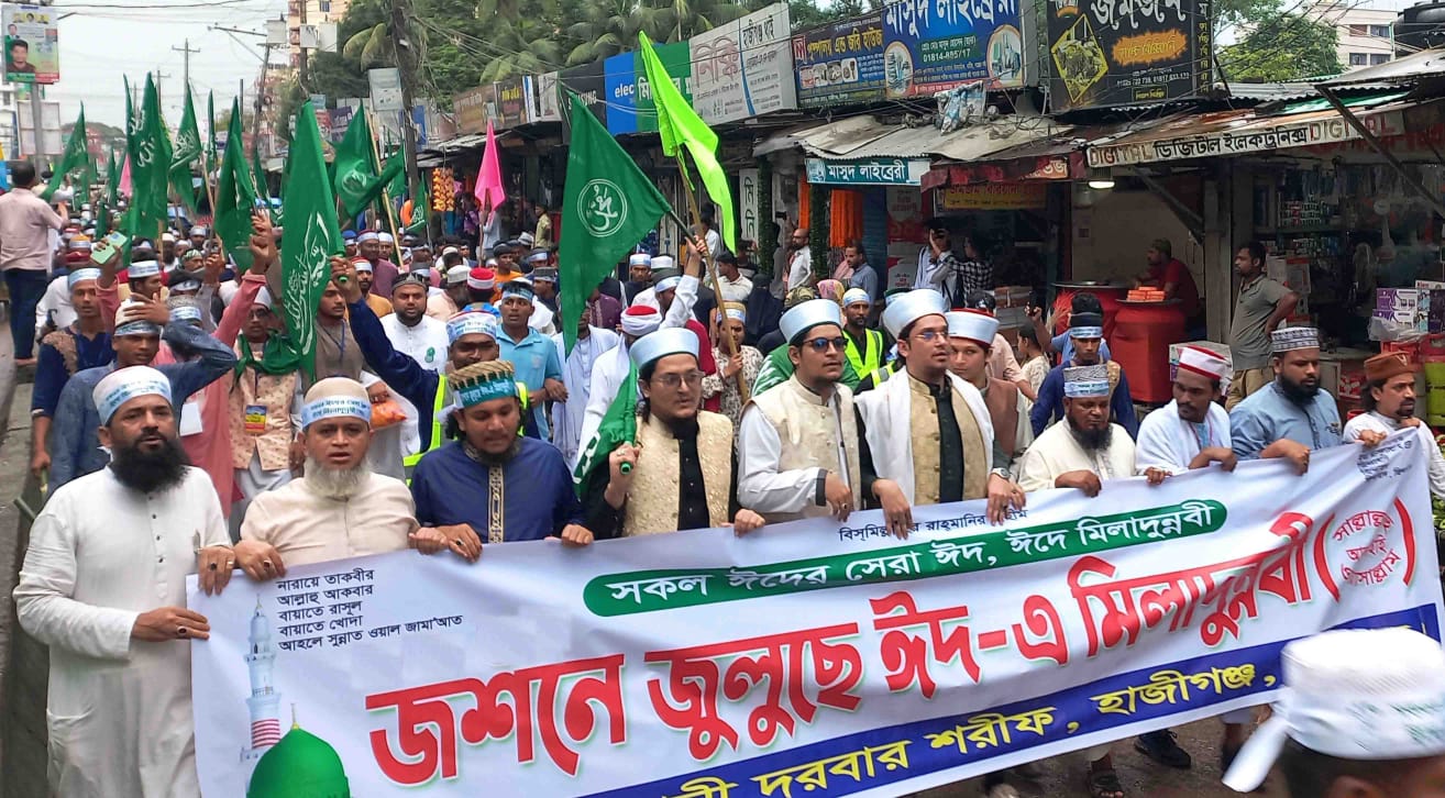 হাজীগঞ্জে ইমামে রাব্বানী দরবার শরীফের পবিত্র ঈদে মিলাদুন্নবীর জশনে জুলুছ