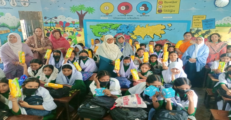 কুমিল্লায় কিশোরীদের মাসিক স্বাস্থ্যবিধি নিয়ে সচেতনতামূলক আলোচনা সভা