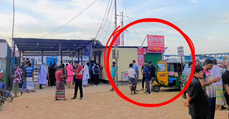 লঞ্চঘাটে টিকেট কাউন্টার ঘেঁষে গড়ে উঠেছে অবৈধ ফার্মেসি