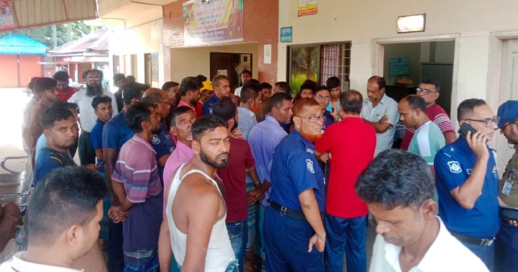 রেলপ্রেমী স্টেশন মাস্টারই বটে!