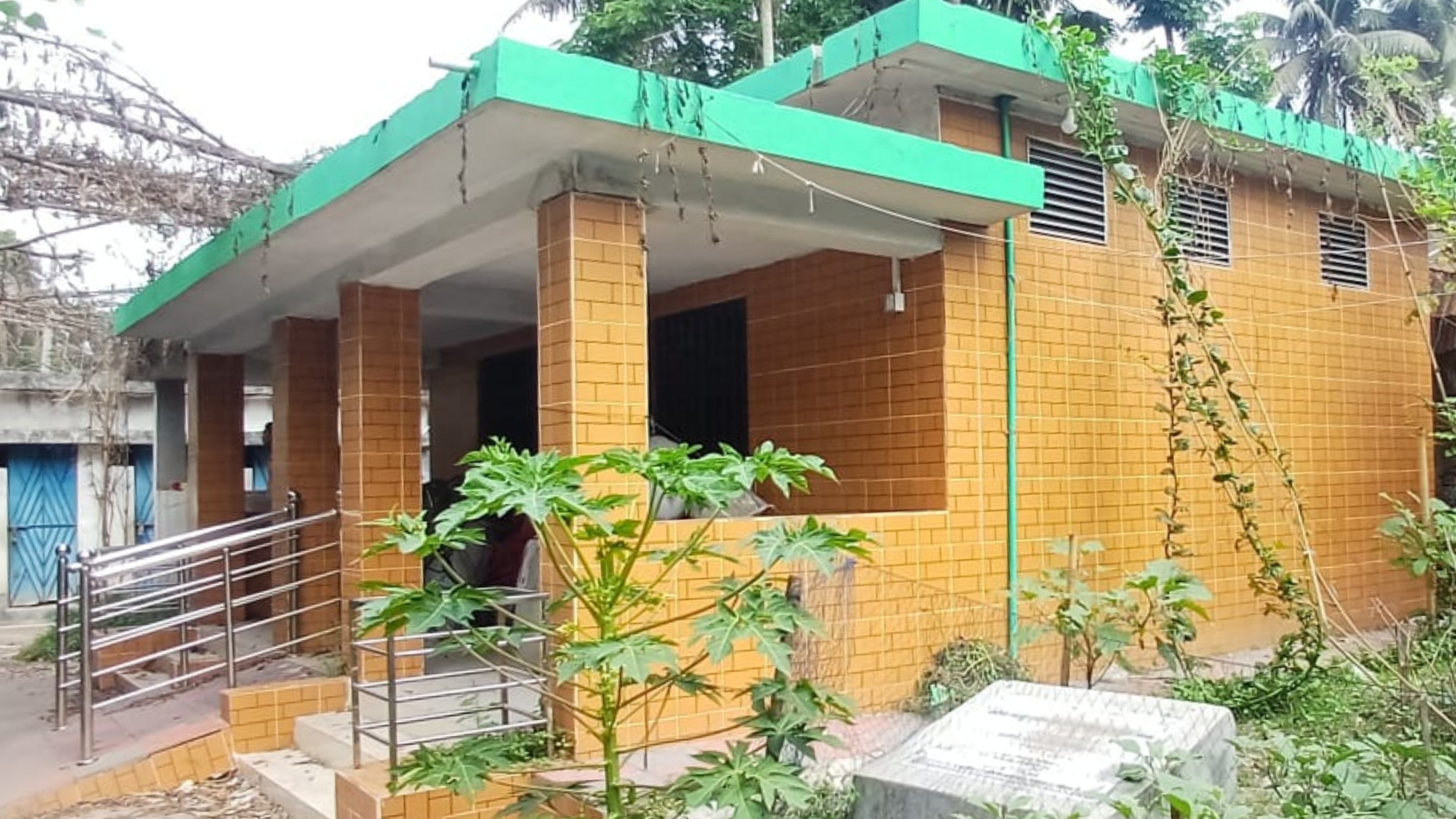 নষ্ট হচ্ছে রংসহ কল, কমোড, বাতি : জনস্বাস্থ্য প্রকৌশলীর অধীনে ৪টি গণশৌচাগার বন্ধ এক বছর