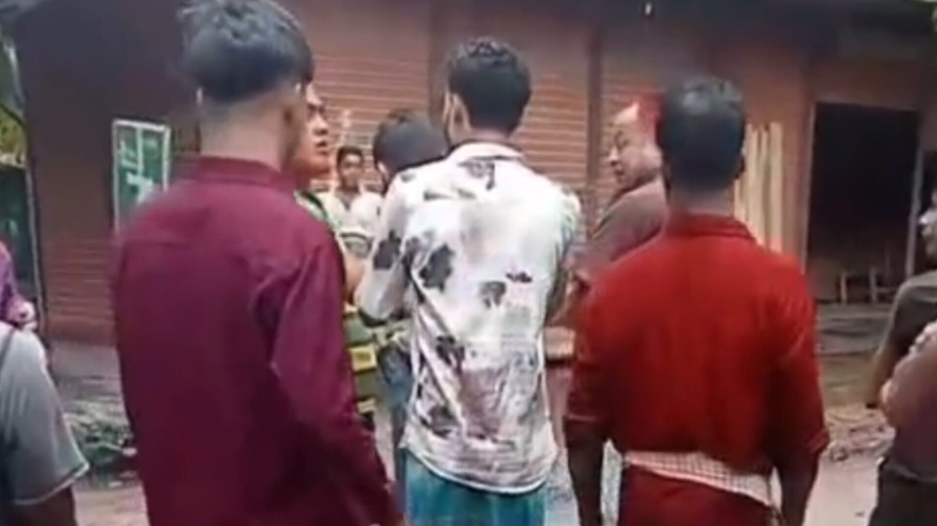 ফরিদগঞ্জের রূপসায় নানা অভিযোগে যুবককে শায়েস্তা