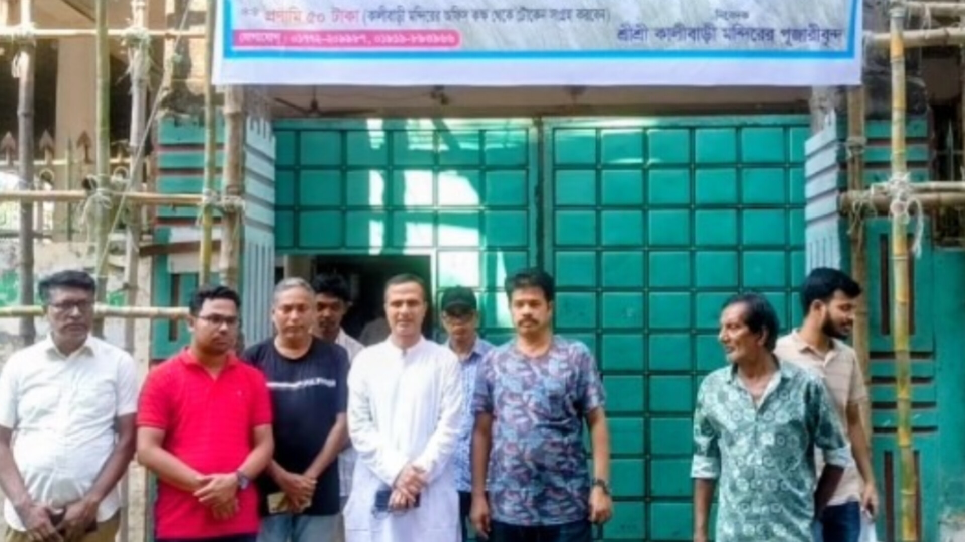 প্রস্তুতি দেখতে পূজা মণ্ডপ পরিদর্শনে জেলা প্রশাসক