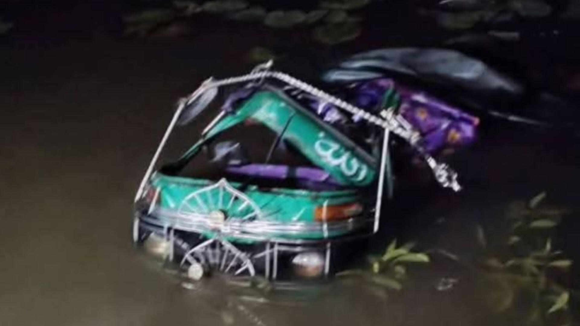 নোয়াখালীতে অটোরিকশা উল্টে প্রাণ গেল নারীর, আহত ৪