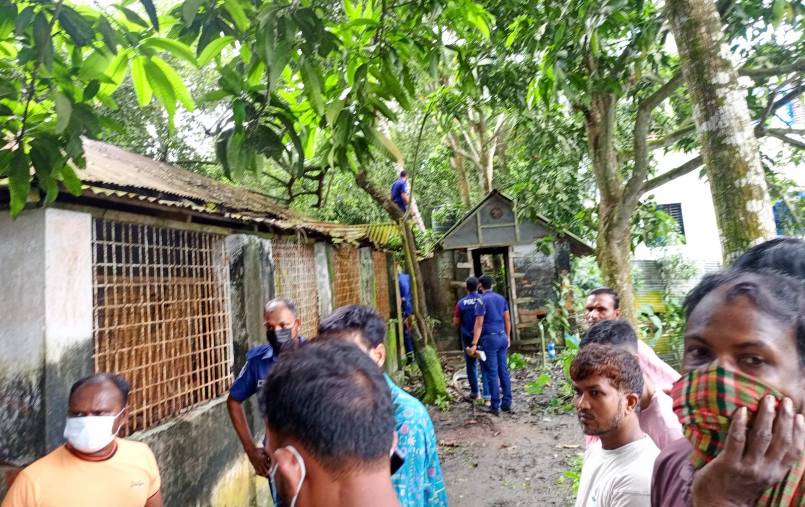 মতলব   কলেজের সাবেক অধ্যক্ষের রান্নাঘর থেকে অজ্ঞাত পুরুষের মরদেহ উদ্ধার