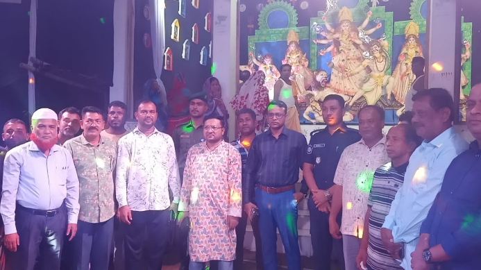 কচুয়ায় ইউএনও'র পূজা মণ্ডপ পরিদর্শন