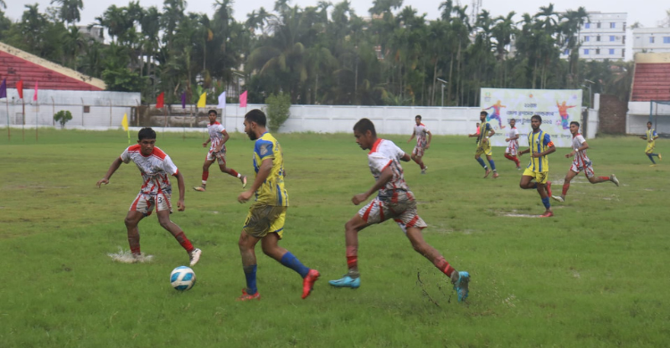 বৈরী আবহাওয়ায় স্থগিত জেলা প্রশাসক কাপ ফুটবলের ফাইনাল