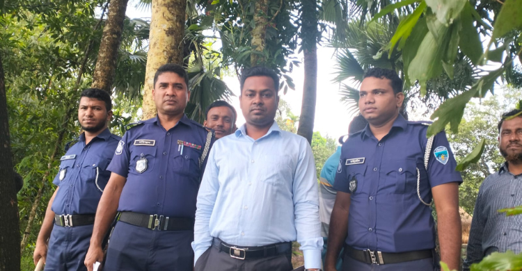 কচুয়ায় অবৈধ ড্রেজারের বিরুদ্ধে সাঁড়াশি অভিযান