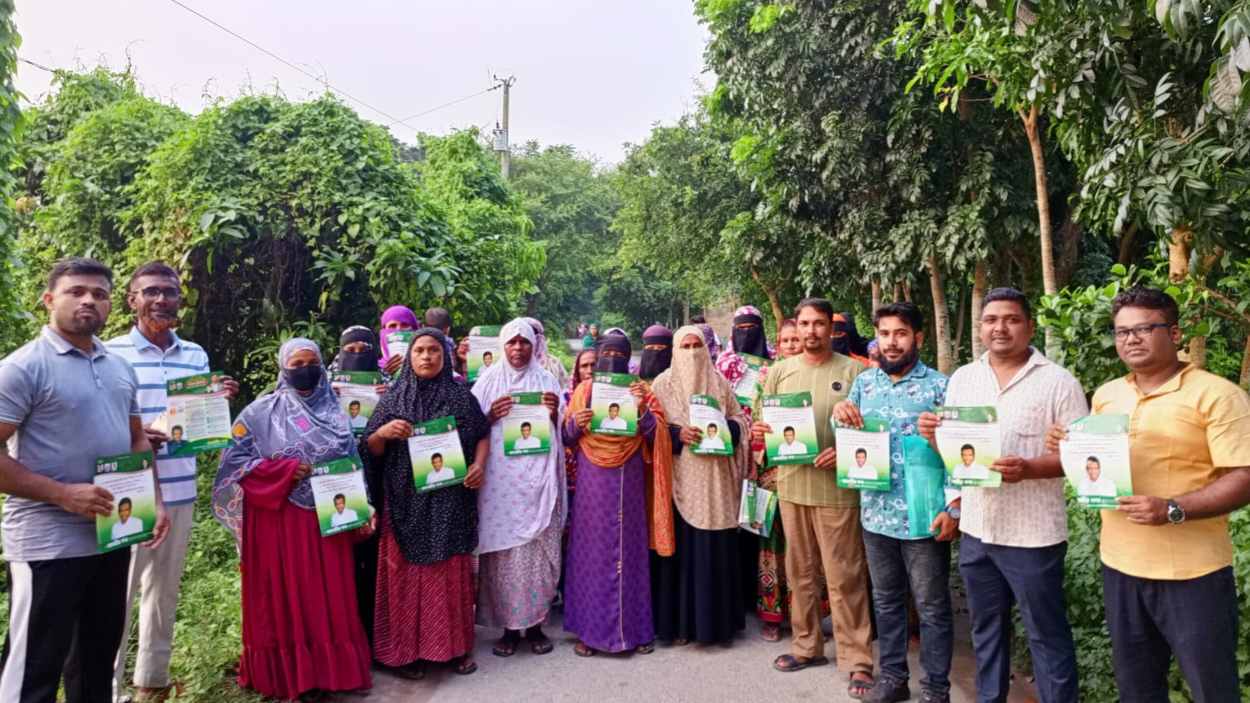 মতলবে তানভীর হুদার পক্ষে বিএনপির ৩১ দফার লিফলেট বিতরণ